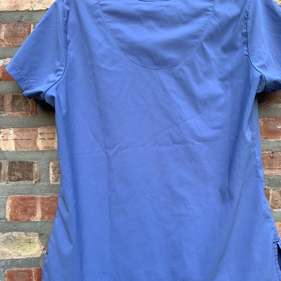 Koi basics lavender purple scrubs top size M - Picture 3 of 3